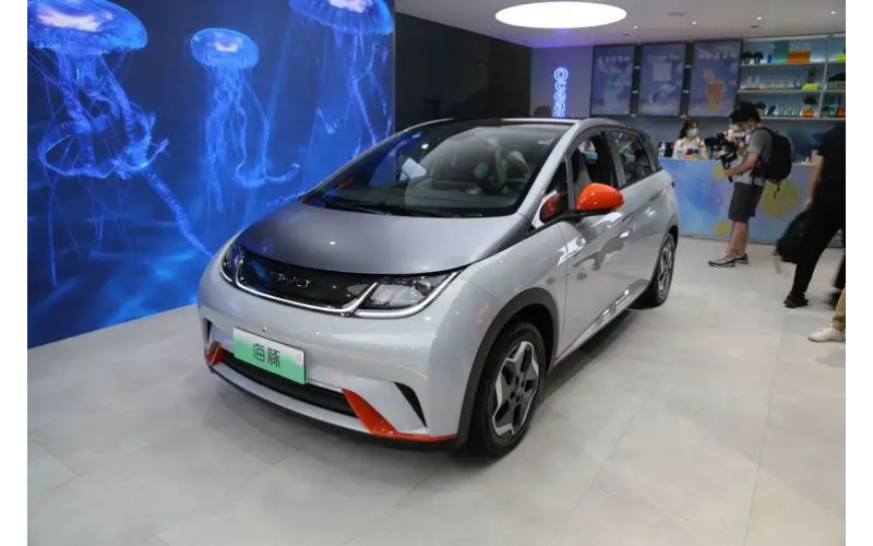 我國新能源汽車?yán)塾嬐茝V超千萬輛